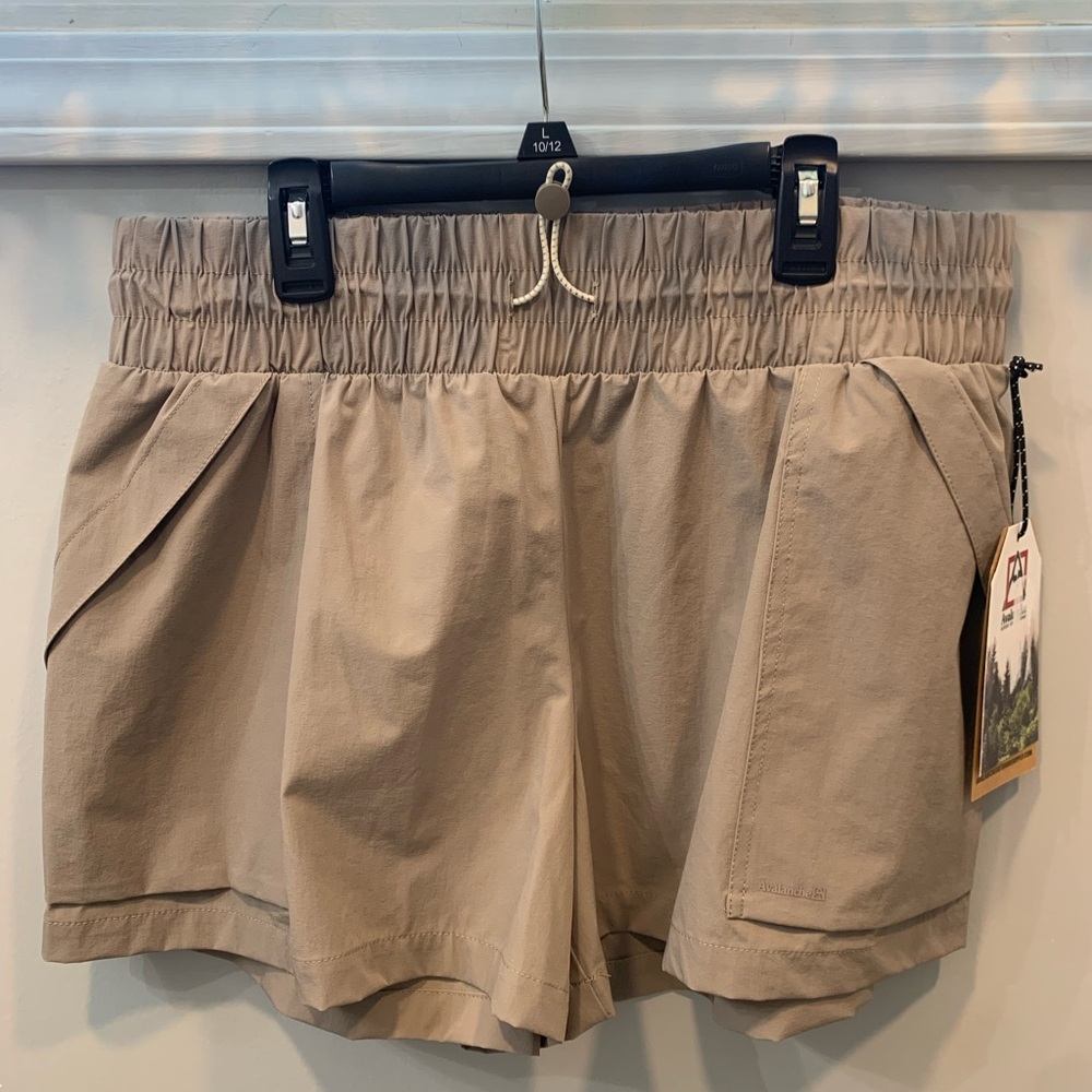 Avalanche Women's Tan Athletic Shorts with Elastic drawstring size large nwt